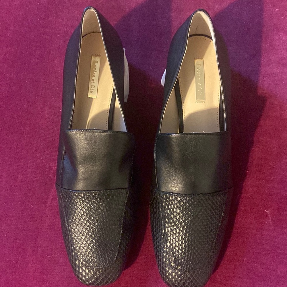 Black and gold pumps